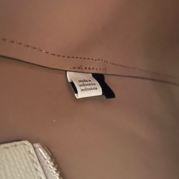 Kate Spade New York | Cara Refined Grain Leather Large Tote Bag in Warm Taupe - Picture 4 of 9